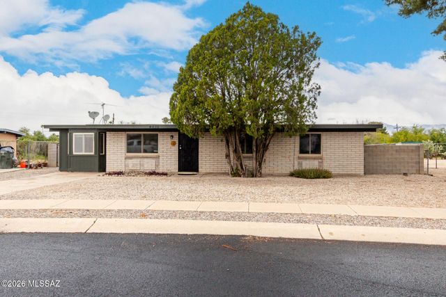 4030 S Knotty Pine Place, Tucson, AZ 85730