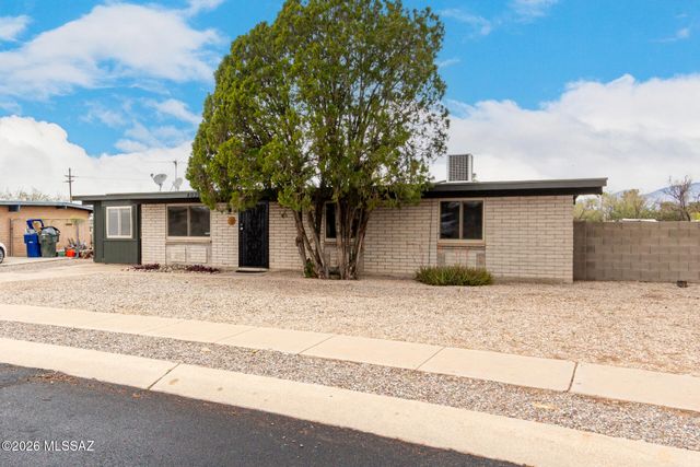 4030 S Knotty Pine Place, Tucson, AZ 85730