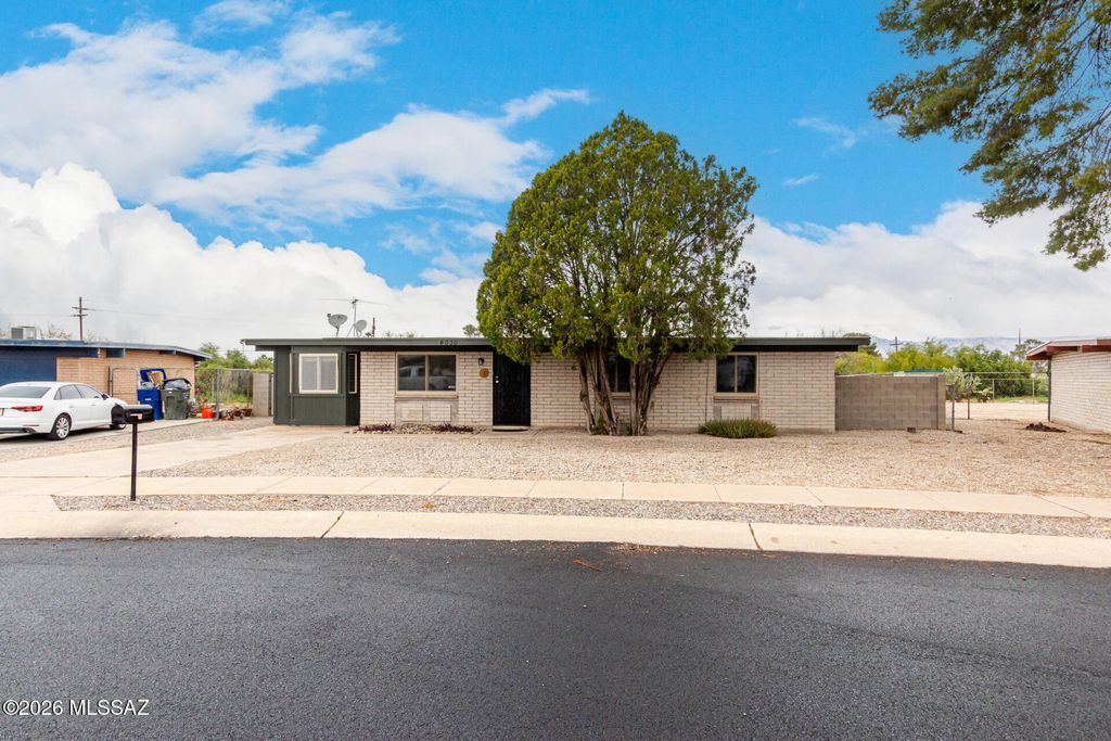 4030 S Knotty Pine Place, Tucson, AZ 85730