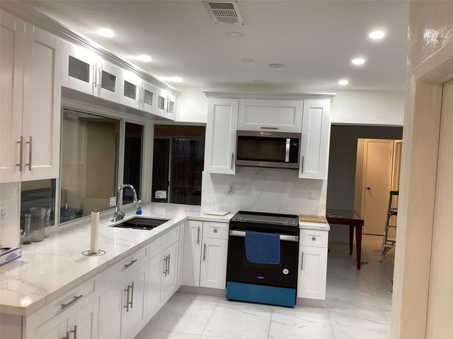 8571 NW 26th Street, Sunrise, FL 33322