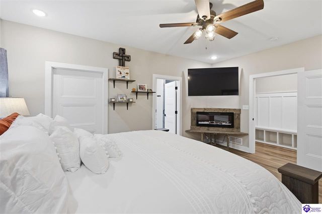305 Summit Creek Drive, Elizabethtown, KY 42701