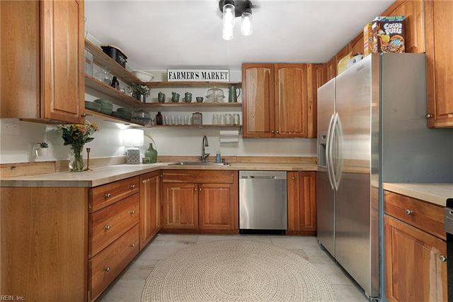 55 Brogden LN, Hampton, VA 23666
