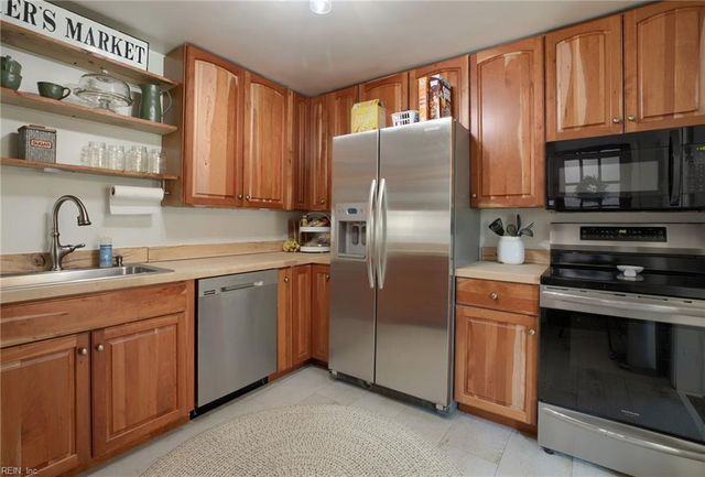 55 Brogden LN, Hampton, VA 23666