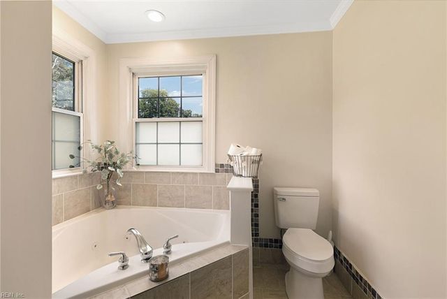55 Brogden LN, Hampton, VA 23666