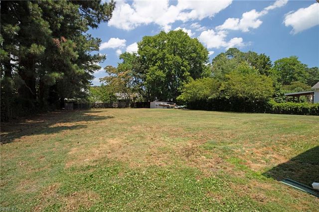 55 Brogden LN, Hampton, VA 23666
