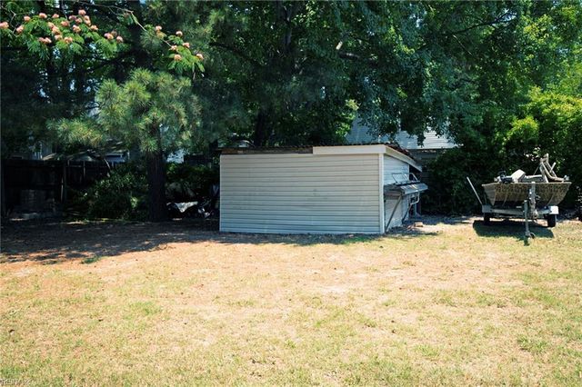 55 Brogden LN, Hampton, VA 23666