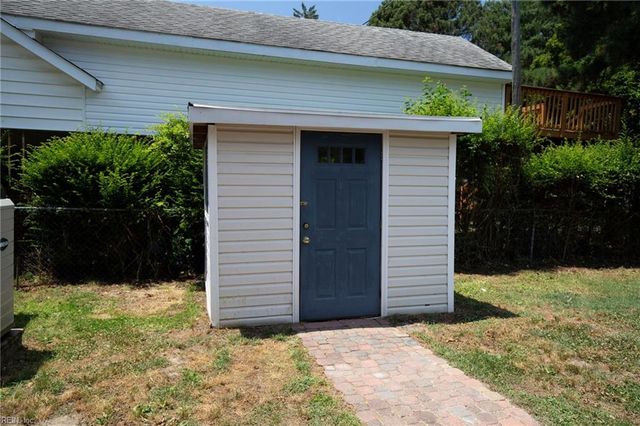 55 Brogden LN, Hampton, VA 23666