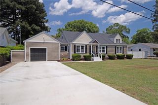 55 Brogden LN, Hampton, VA 23666