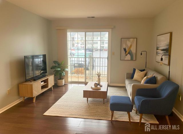 215 Waterford Drive, Middlesex, NJ 08817