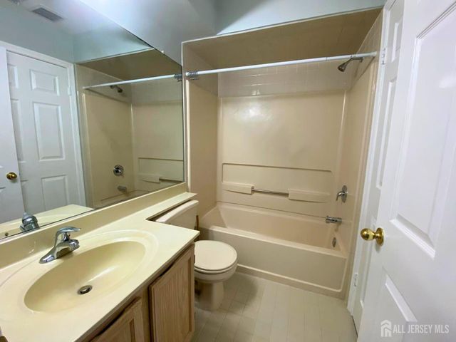 215 Waterford Drive, Middlesex, NJ 08817