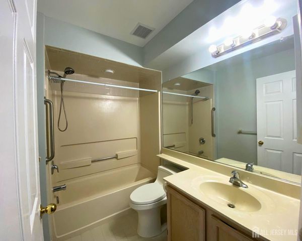 215 Waterford Drive, Middlesex, NJ 08817