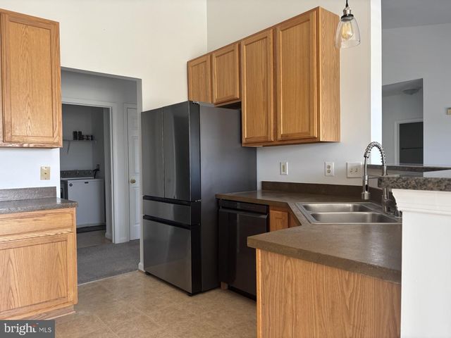 594 HOPKINS LANDING DR, Essex, MD 21221