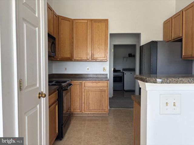 594 HOPKINS LANDING DR, Essex, MD 21221