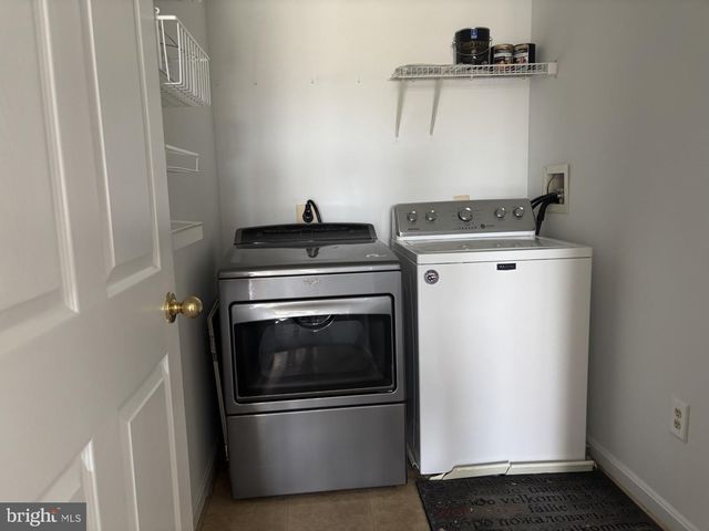 594 HOPKINS LANDING DR, Essex, MD 21221