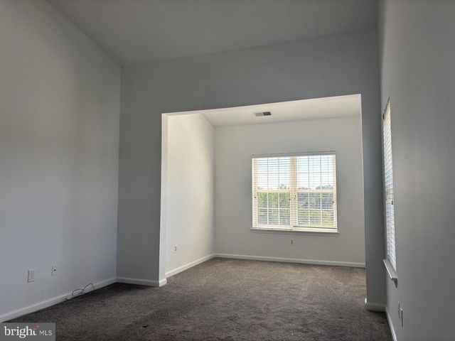 594 HOPKINS LANDING DR, Essex, MD 21221