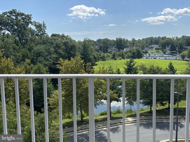 594 HOPKINS LANDING DR, Essex, MD 21221