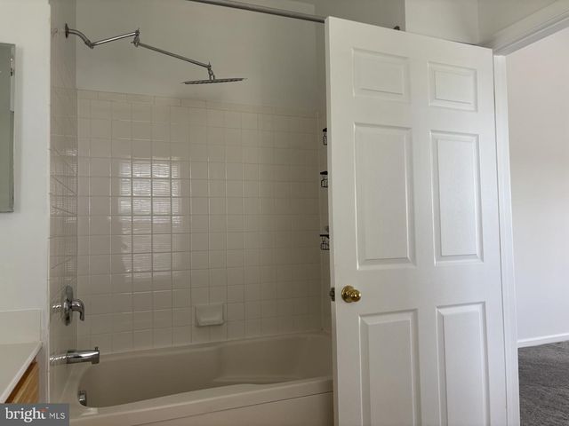 594 HOPKINS LANDING DR, Essex, MD 21221