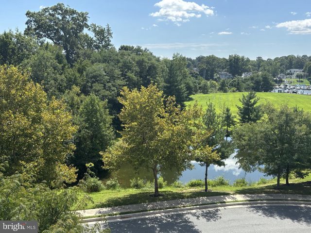 594 HOPKINS LANDING DR, Essex, MD 21221