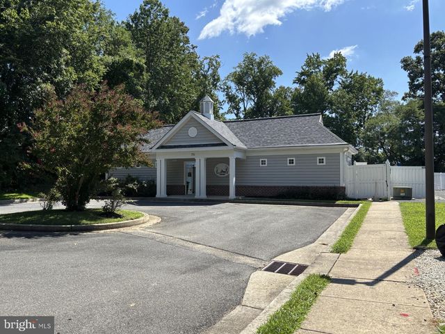 594 HOPKINS LANDING DR, Essex, MD 21221