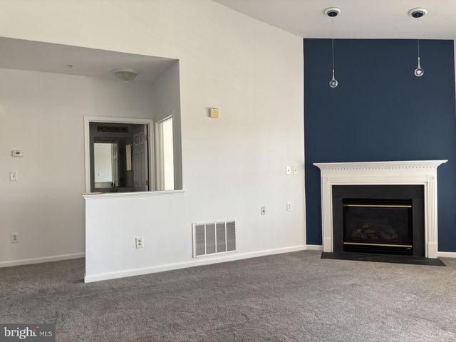 594 HOPKINS LANDING DR, Essex, MD 21221