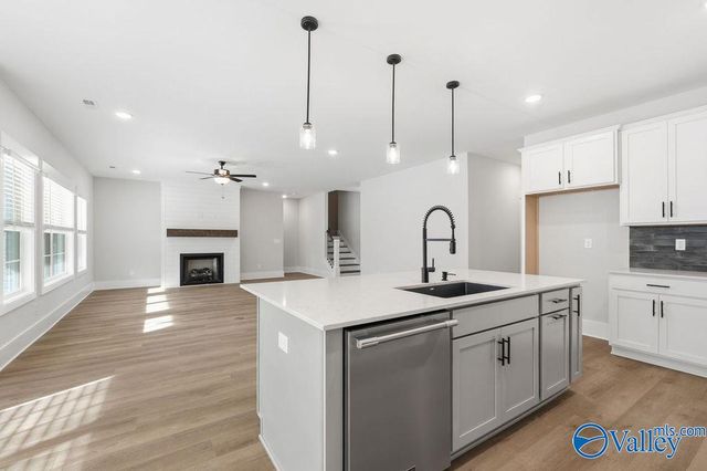 823 Ronnie Drive, Hartselle, AL 35640