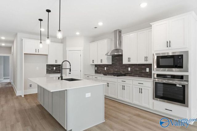 823 Ronnie Drive, Hartselle, AL 35640