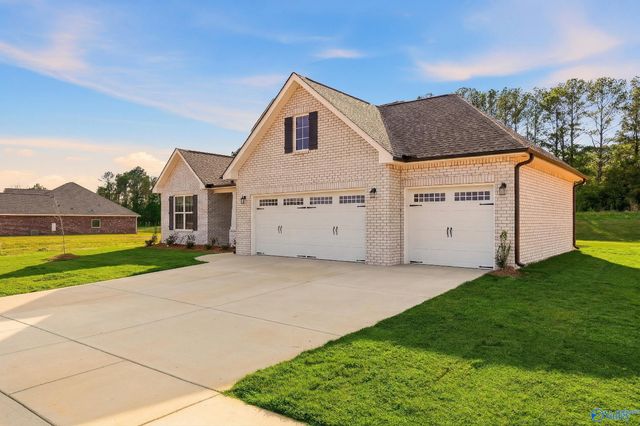 823 Ronnie Drive, Hartselle, AL 35640