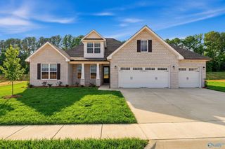 823 Ronnie Drive, Hartselle, AL 35640