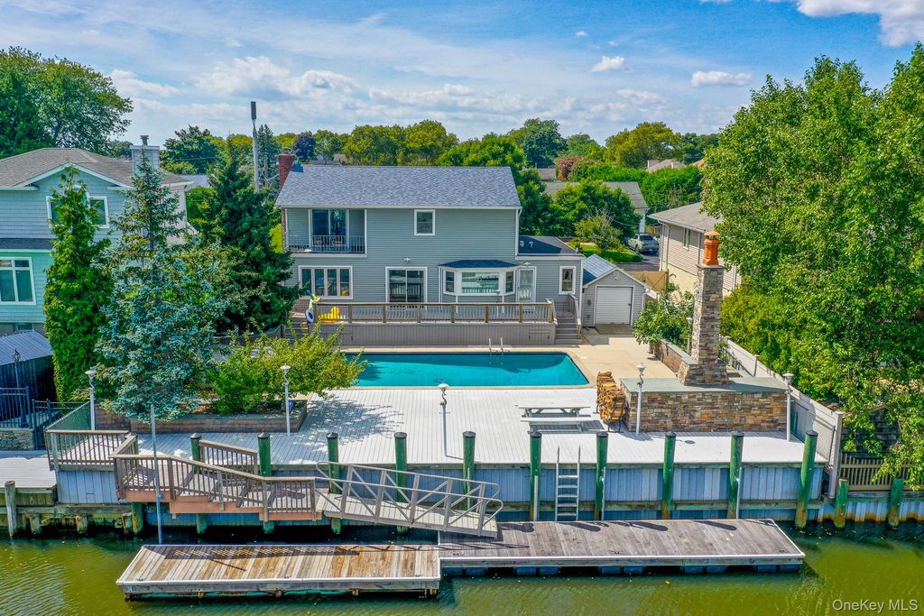 204 Bayview Avenue, Massapequa, NY 11758 — photo 3