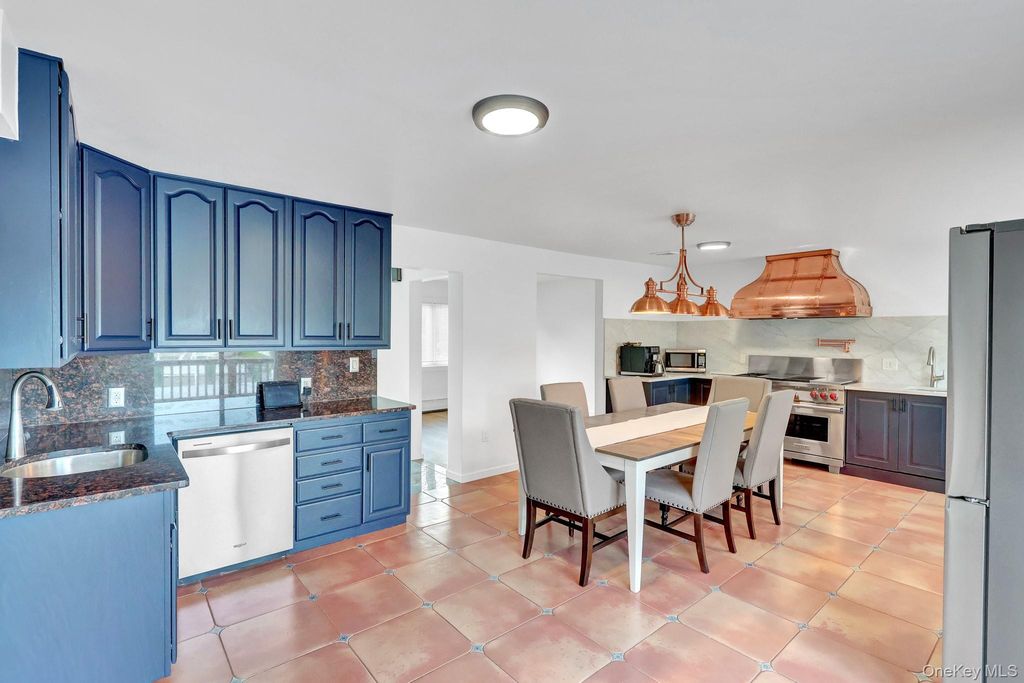204 Bayview Avenue, Massapequa, NY 11758 — photo 5