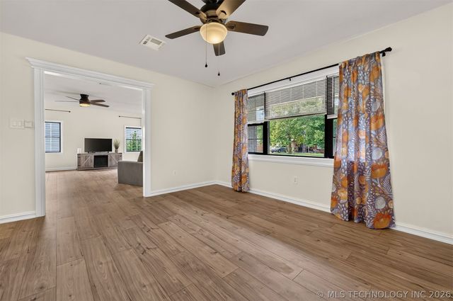 322 E Maple Street, Skiatook, OK 74070