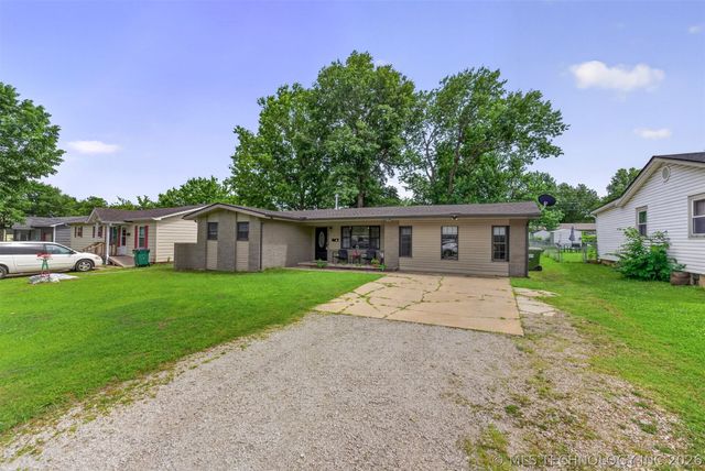 322 E Maple Street, Skiatook, OK 74070