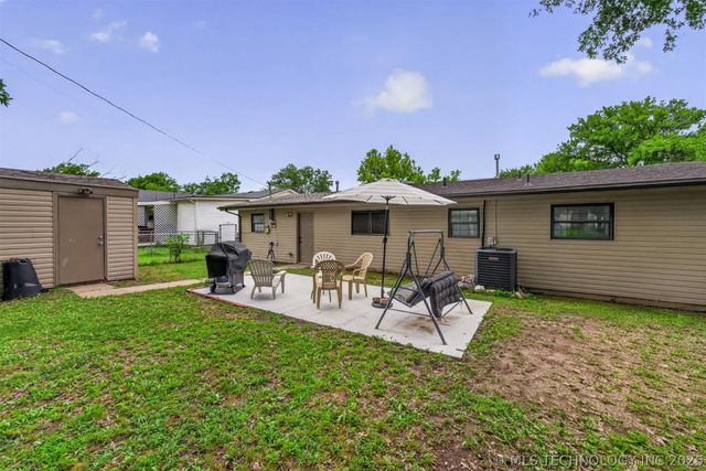 322 E Maple Street, Skiatook, OK 74070