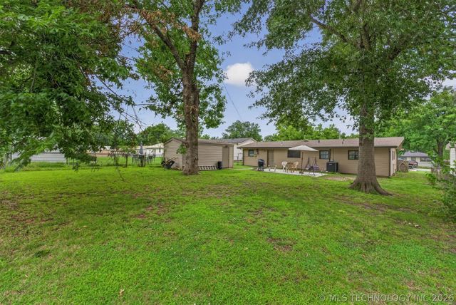 322 E Maple Street, Skiatook, OK 74070
