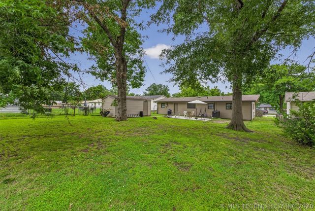 322 E Maple Street, Skiatook, OK 74070