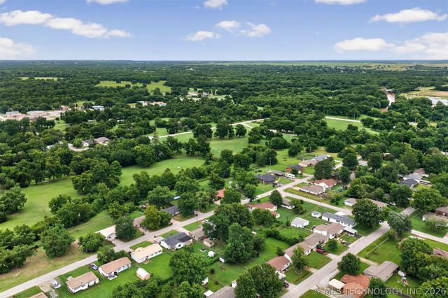 322 E Maple Street, Skiatook, OK 74070