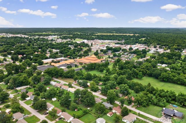 322 E Maple Street, Skiatook, OK 74070