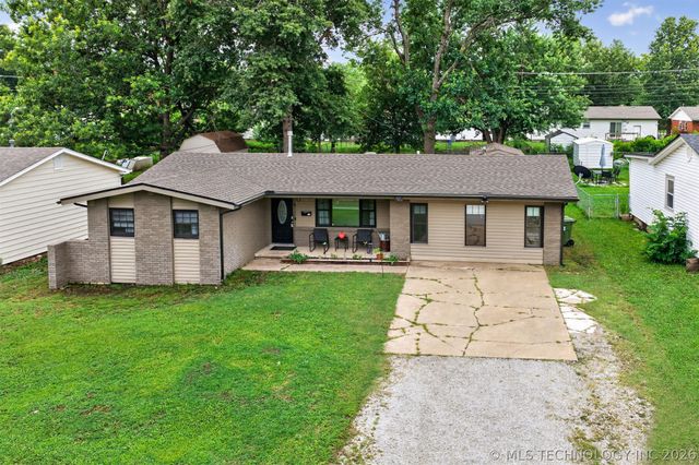 322 E Maple Street, Skiatook, OK 74070