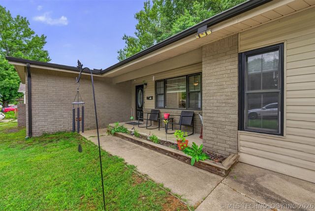 322 E Maple Street, Skiatook, OK 74070