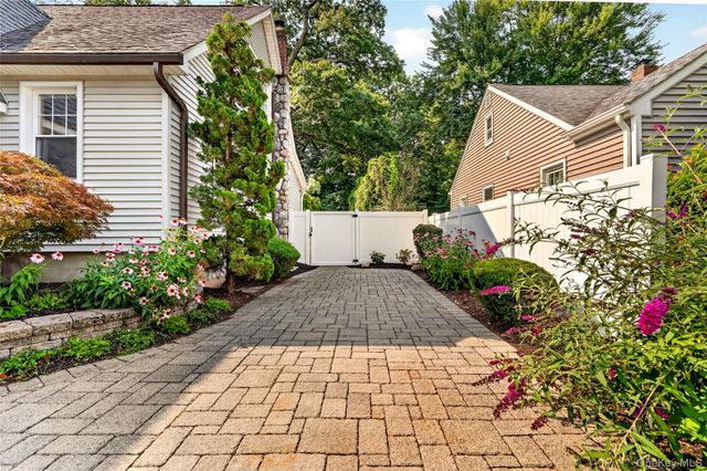 15 W Palisades Avenue, Nanuet, NY 10954