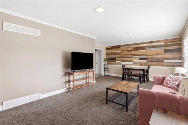 3412 S Crisp Avenue, Independence, MO 64052