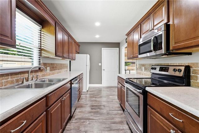 3412 S Crisp Avenue, Independence, MO 64052