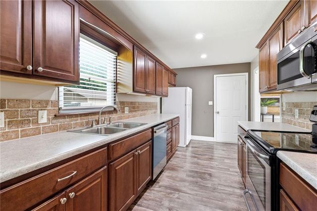 3412 S Crisp Avenue, Independence, MO 64052