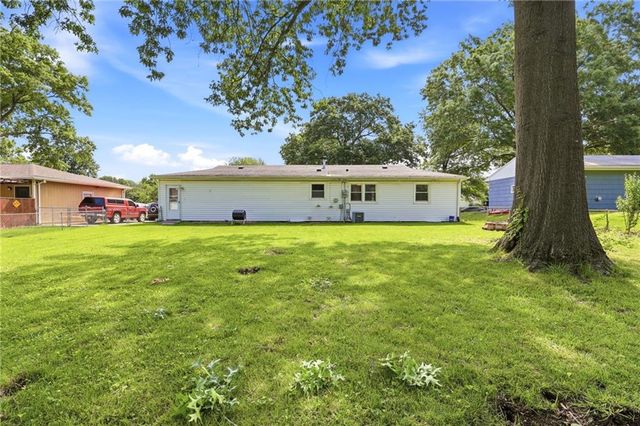 3412 S Crisp Avenue, Independence, MO 64052