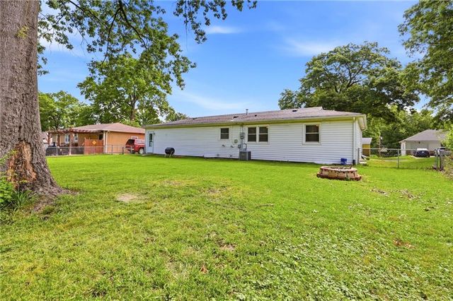 3412 S Crisp Avenue, Independence, MO 64052
