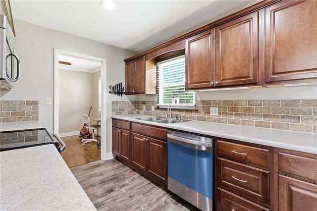 3412 S Crisp Avenue, Independence, MO 64052