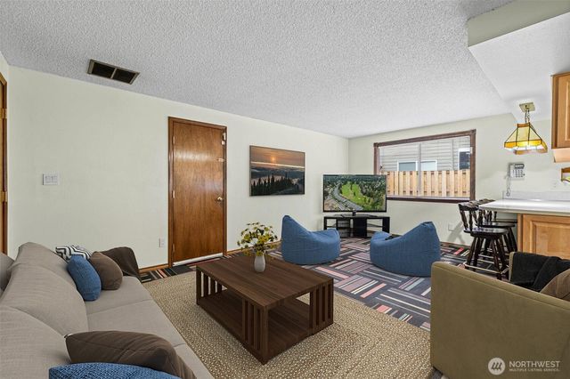 32715 30th Avenue SW, Federal Way, WA 98023