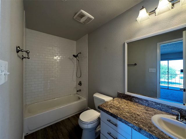 1705 Crossing Place 139C, Austin, TX 78741