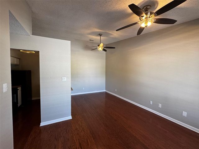 1705 Crossing Place 139C, Austin, TX 78741