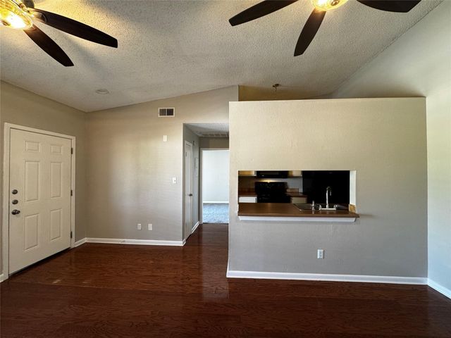 1705 Crossing Place 139C, Austin, TX 78741